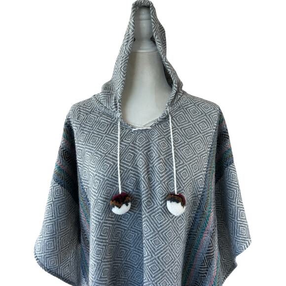 Alpaca Oscatex Knit Hooded Poncho OS Gray White Aztec Boho Cozy Outdoor NWOT - Picture 2 of 15